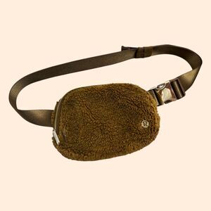 Lululemon Everywhere Belt Bag Fleece